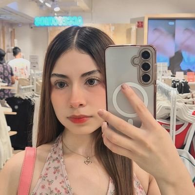 DhamarLope34651's profile picture. Roblox: Prettydamar
Habbo:Sotodamaris