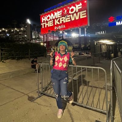 staygoldendays's profile picture. self care is drinking 20 redbulls and astral projecting outside your local taco bell at 2 am.