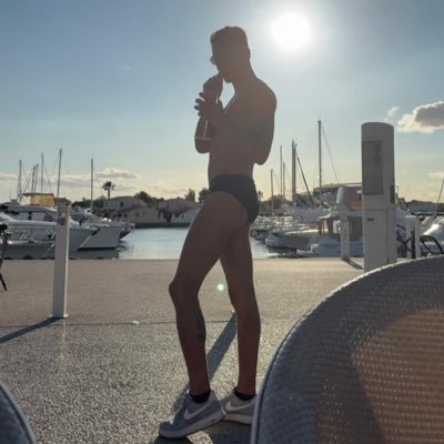 Ryan_D_x9's profile picture. a thousand sunshine on my body, that’s why I’m always hot 🔥
