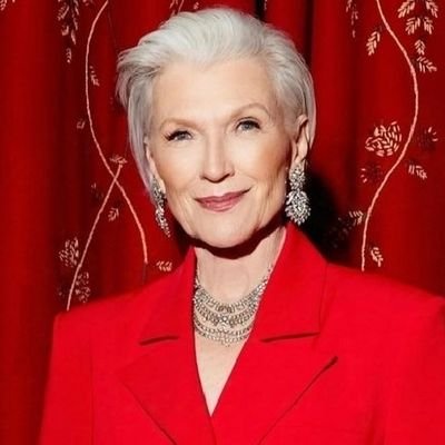 Bestselling international Author of A woman Makes A Plan 📖 Doctor of Dietetics 👩🎓Supermodel 😉💃#itsGreatTobe77 Manager:anna@mayemusk.com