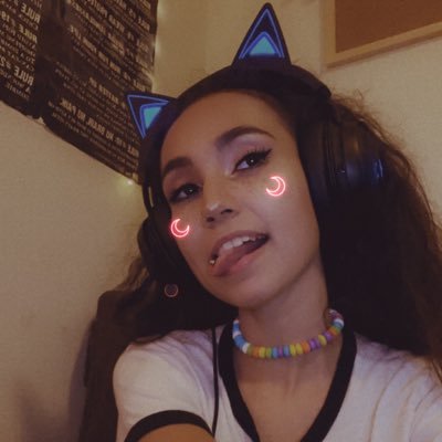 Hi! I enjoy horror games and singing 😉 Follow me on Twitch 🌻 #TwitchAffiliate #GamerGirl