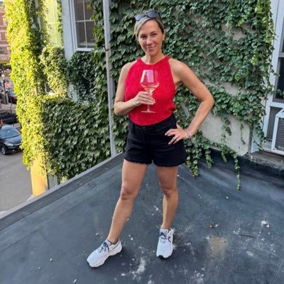 avlyn79's profile picture. 