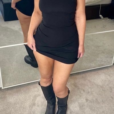 Up for fun & naturally naughty milf. 36D boobs with a big bum 🍑 . Adult Content creator on Only Fans 🔞 Never any PPV - all content included,