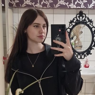 Micki_mgk's profile picture. 📖 one of many diary 📖
23 | ♏︎