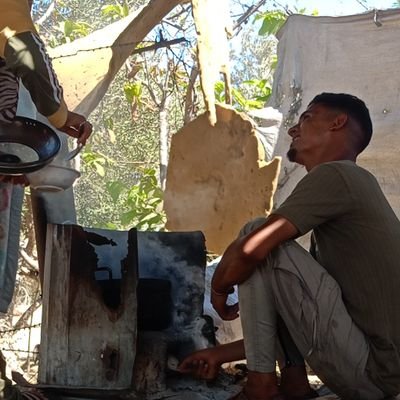 Following me and sharing my posts does you good. Following me helps me bring food to my family. Thank you. https://t.co/XKu1jL5dlZ 📍