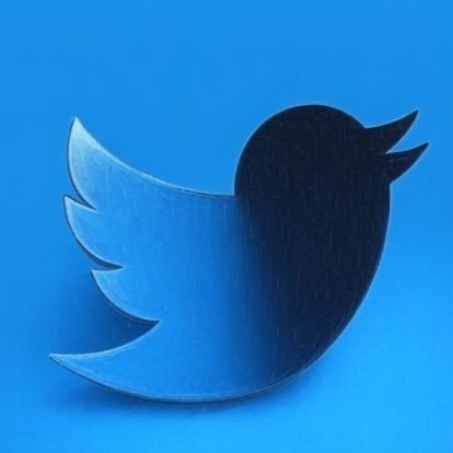 Lucie8833's profile picture. 🌸Chut 🤫 l'apocalypse climatique est imminente mais j'ai mon kit de survie 🤣