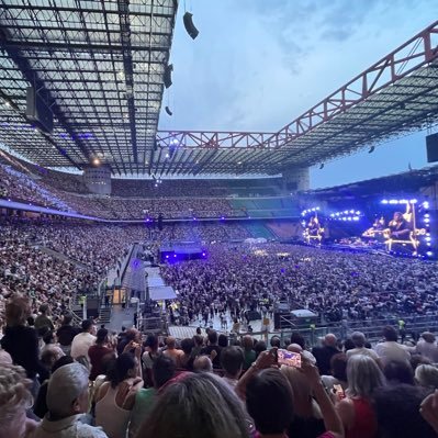 Altijd druk 😉 en in mijn vrije tijd kilometers maken op mijn fiets en luisteren naar Bruce Springsteen. Het liefst live 😉