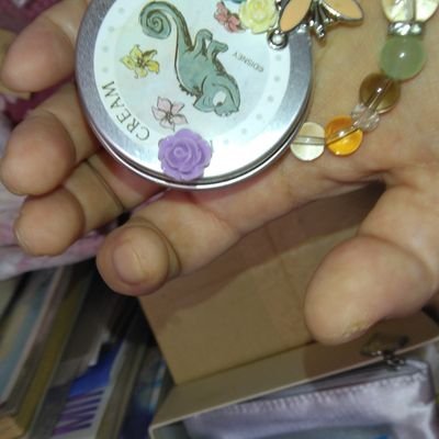 KLq39576's profile picture. 庶民あがりのはたらく現実派womanです。

💙 勝手に 薦める 動画、音楽中心の気ラクな日と 😓 社会不正義・性犯罪系の不快・キビシい考察の日との 二つに別れます。
  
💙 最近知ったばかりの キビしさの中に光りを見出す為のコトバ。
 
『女性は悪く育った男性のリハビリになってはいけません』