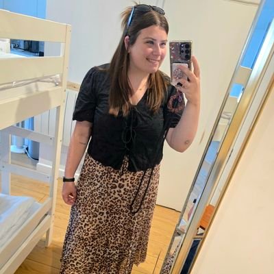 disneylife_love's profile picture. Musical Theatre. Autistic. Cancer Survivor.