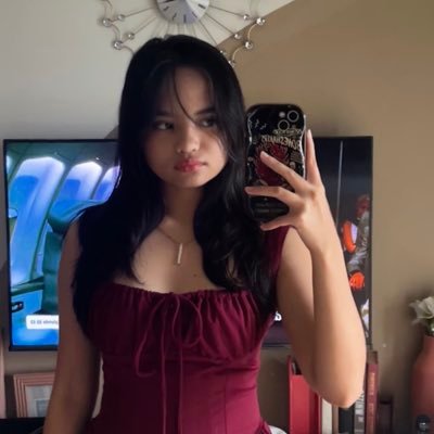 swyrlyn's profile picture. pop culture consumer