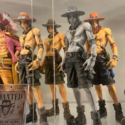 ドラゴンボールフィギュアコレクター(自称)のアラフォー男です。 お小遣い月2万円でのフィギュアライフ‼︎?無言フォロー失礼します。 YouTubeもしてます😊 応援してくれる方はお名前の横に2️⃣入れて欲しい😭気軽に絡んで下さいね🥹