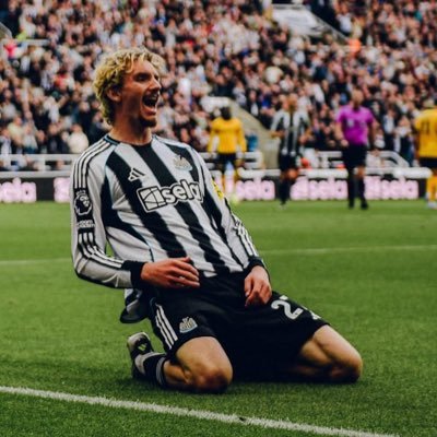 conrrvfx's profile picture. 18 • editor when I can be bothered (which is hardly ever)