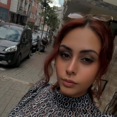 _sooriix_'s profile picture. -زندگی کن!

نگهبان سیاره B-612، گل شازده کوچولو پژمرده شده بود، براش آفتاب گردون گرفتم🌻