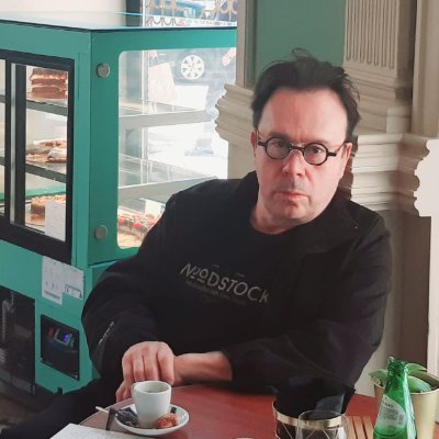 Escribo de economía y otras cosas en El Español, La lectura de El Mundo, LD y The Objective. Arreglo el planeta todas las semanas en un podcast ( @elbuhoXXI )