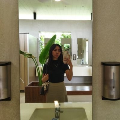 itsjust_jennaaa's profile picture. 𝒲𝒶𝓃𝒹𝑒𝓇𝓁𝓊𝓈𝓉 𝓈𝑜𝓊𝓁 𝓌𝒾𝓉𝒽 𝒶 𝒽𝑒𝒶𝓇𝓉 𝒻𝓊𝓁𝓁 𝑜𝒻 𝒹𝓇𝑒𝒶𝓂𝓈 ✈️👩🏫