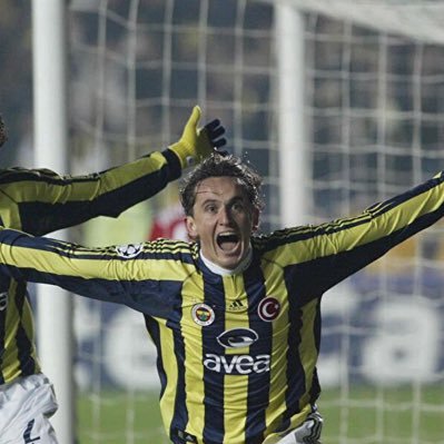 Fenerbahçeli . Futbol ve basketbol yorumlamaya bayılan şahsiyet.