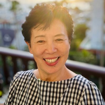 55menopause1's profile picture. 更年期専門アロマサロン主宰 現在更年期女子向けセルフケア書籍執筆中 セラピスト歴27年 施術経験は延べ26000人超。プレ更年期〜更年期前期(閉経前)〜更年期後期(閉経後)とステージ別に小さな不調を見逃さず丁寧に寄り添うサロンは海一望。仕事もプライベートもご機嫌に過ごし更年期からの人生を輝かせるアロマテラピーをご提案