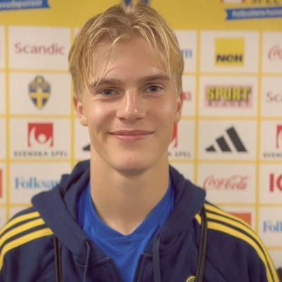 Collynsnoir's profile picture. Living up life...

  N17