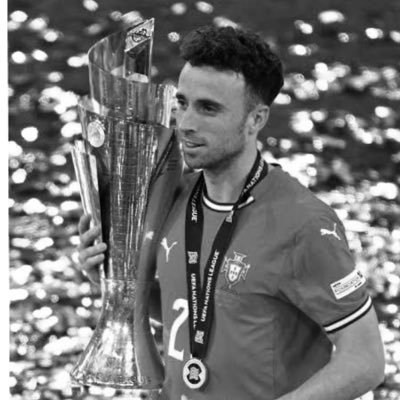 Crypto trader | Certified Degen | 🔴 Die-hard Red | ⚽ Liverpool Max advocate | #YNWA | Official updates 👉 @LFC 🇵🇹