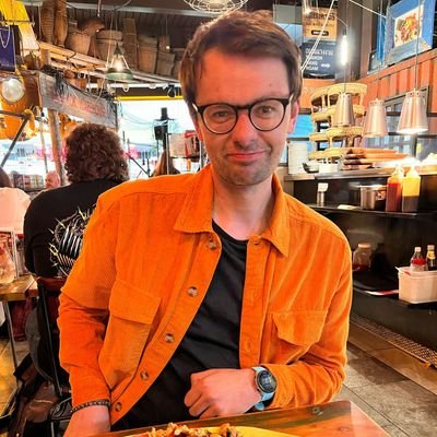 35, fond of music, history, podcasts, Dallas Cowboys, dogs and indoor plants. Civil servant and trade unionist.