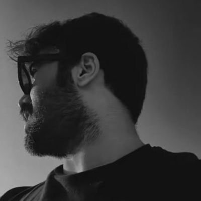 eekii_22's profile picture. لا نستطيع لمس الموسيقى لكنها تفعل