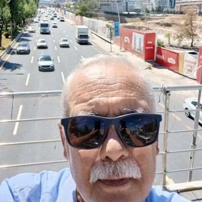 Şahsına münhasır biriyim.