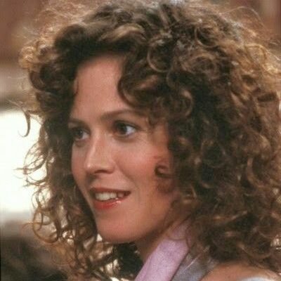 Book nerd 📚 movies 🎬 music 🎶
cat lover 🐈 cheese lover 🧀
sigourney weaver fan 😍 xena 💚
star wars and star trek 🪐
life is a dream..🛌