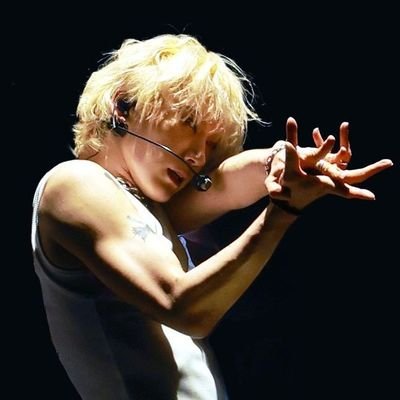 In the trenches for a woodland fairy-esque looking k-pop boy | 20+ | MV33 | Stay 🐺🐣 | Evol 🦋 | 🎻🐹 | Donggyu, Xinlong, Kangmin | Swiftie