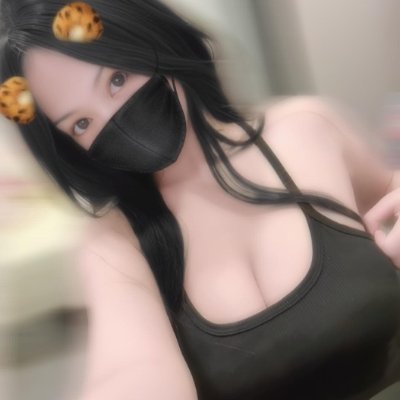 akkunaitsu's profile picture. idk how to describe myself, just repost things i like mostly some spicy and yuri things