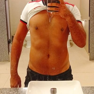 Um homem bissexual (versátil) falando de suas experiências e vivências!
obs. Esse perfil é meu alter ego