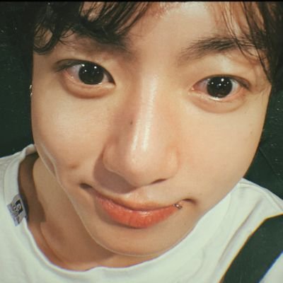 no saben cuánto amo a Jungkook, es mi bebé, mi niño hermoso, mi conejito, mi todo (。ノω\。)
amo somebody mi rola 😻