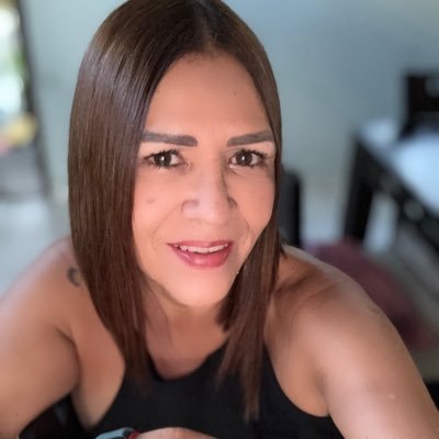 Orgullosamente mexicana y veracruzana, runner por afición. La oveja influencer de mi familia. Jarochísima, mal hablada y señora que no se sienta.