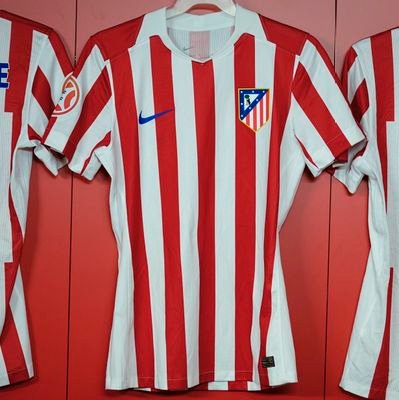 Del Atlético de Madrid desde 1988, cuando éramos 1 o 2 del Atleti en clase. Socio abonado. Neoatlético según los millennials reparte-carnets.