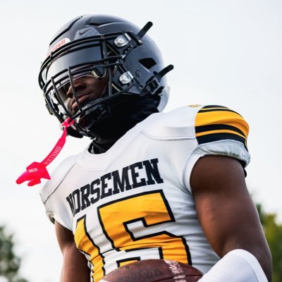 C/O ’26🇨🇦🇺🇸 RB 5’10 185 Lbs 4.51 40-yard gcharlemmanuel@gmail.com 8734553180 GPA 3.41| FIRST YEAR PLAYING FOOTBALL