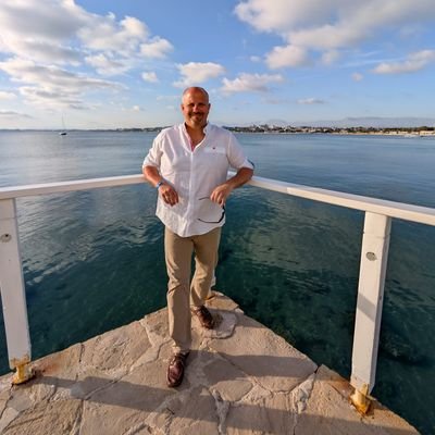 Dad and husband above all else. Headteacher. Love travel and politics! Personal views. 🏴🇬🇧