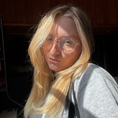 je ne suis pas seulement une femme qui tweet sur les voitures et qui est heureuse, puisque j’ai choisi de faire du droit