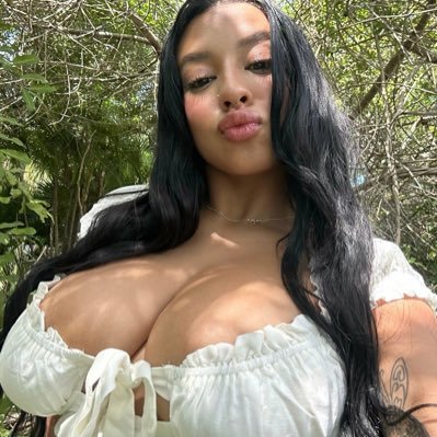 Ella1419702's profile picture. 