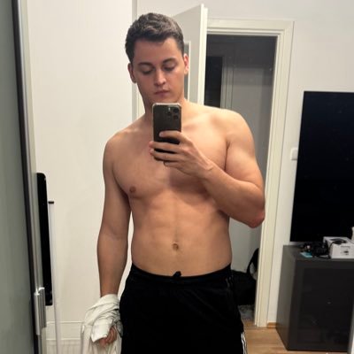 185cm and 90kgs Top into muscle men with big, loose cunts, dm me if that’s you 😉 #ff #fisting #loose #top #fftop #fistingtop #fister #gay #gayfisting #gaytop