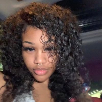 madisonjames0's profile picture. Female king🌺