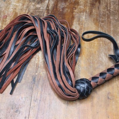 Seeking for a submissive sissy or slave to train own and collar šš ššš