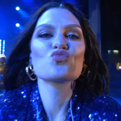 pra quem não sabe eu sou filha da jessie j e tô aqui no Brasil fazendo intercâmbio
