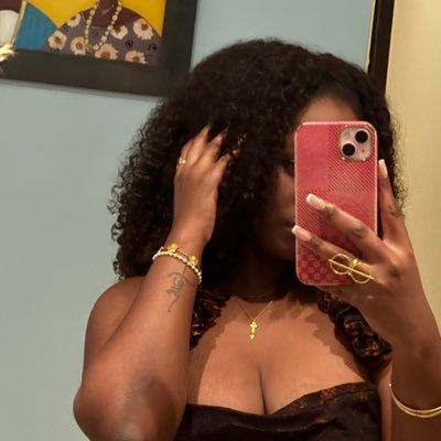 Lover girl first then hater immediately after 🤍🌺• FÉMINISTE • ✞ Proverbs 4:23 “Above all else, guard your heart, for everything you do flows from it”