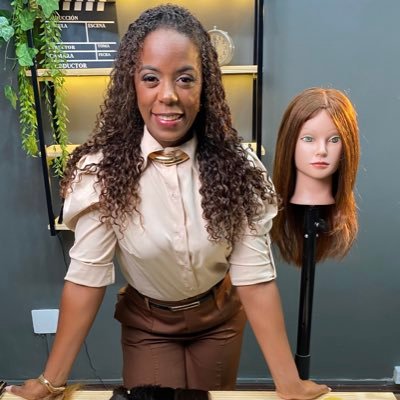 tenho o compromisso de deixar vc mais poderosa e linda!
trabalho de ótima qualidade , com seriedade e garantia de satisfação
Agende seu horário 021975529174