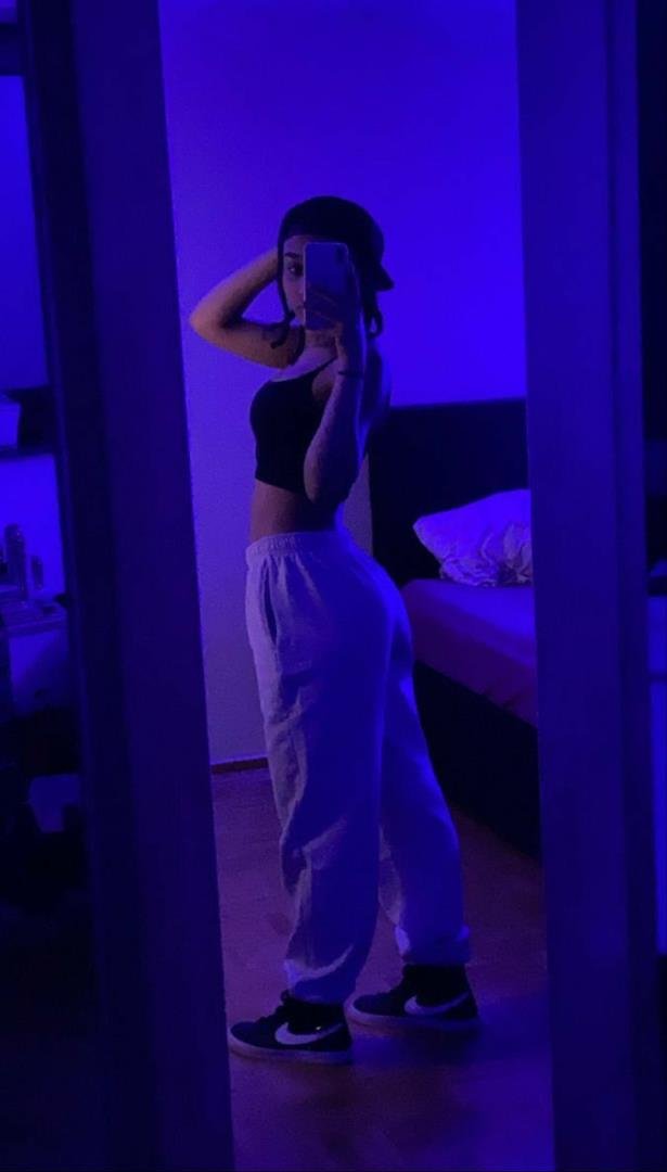 Vivella_Fletch's profile picture. This is simply a side page... Go ahead and check out my primary account @AutumGraby