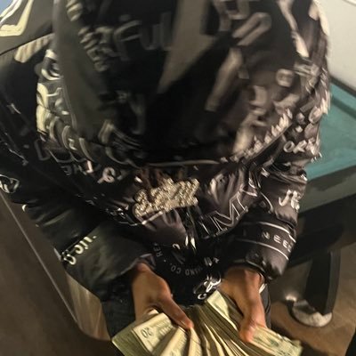 rrmiike's profile picture. barely on here