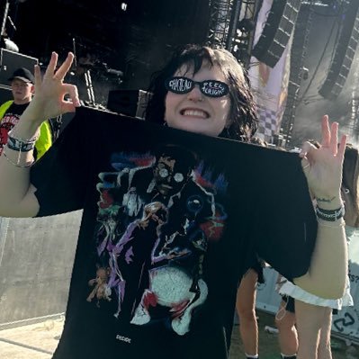 mikaylaesme's profile picture. short for microphone