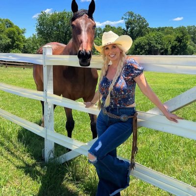 OliviaCummwpcr's profile picture. Tennessee🏡, Hunter 🦃, Singer🎙️, like traveling ✈️, single mom 🧑‍🧒‍🧒,Dog lover 🦮 Live 🙏❤️, Love💕, Enjoy ☺️