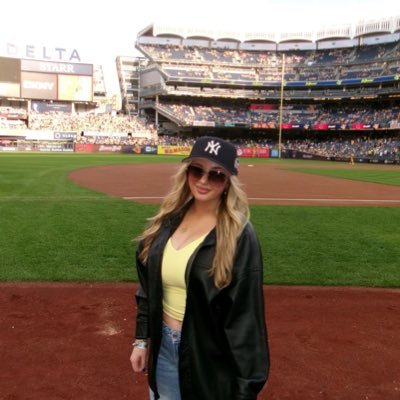 “The sports girl.” Yankees. Giants. Knicks. Rangers. Penn State alum. https://t.co/BbVufDczHs