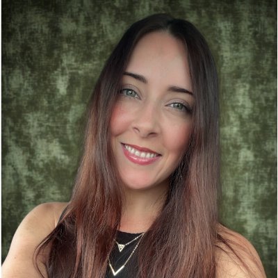 radiantlyrisng's profile picture. ✨ UGC creator for women | Skincare, beauty, wellness & lifestyle content | Relatable, authentic videos, photos & TikTok.✨ 
✨ Collab.jackie@gmail.com✨