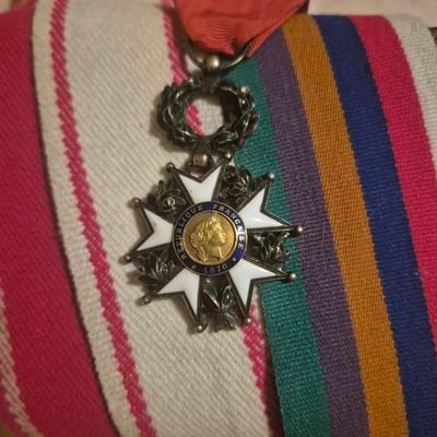 Universaliste. Liberté, liberté chérie. Féministe; Pour la libération des Houris! ⛔️ Soraliens, Maurrassiens, membres du PDF, abonnés à Rivarol et LFI!